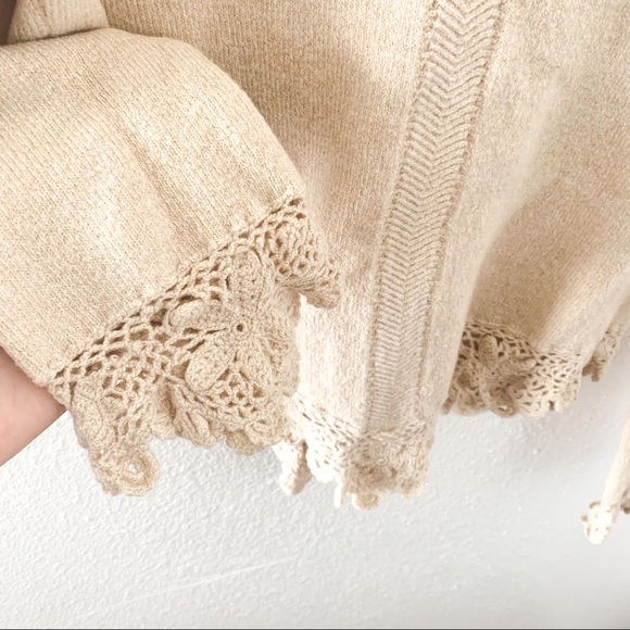 SOLD ON CURTSY - Picture 2 of 8